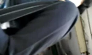 لڑکی کی شلوار پر کال ...