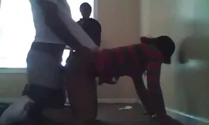 جبکہ اس کی دوست، سب  ...